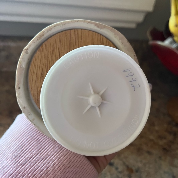 Vintage Frosty the Snowman Musical Figurine with Children - Picture 5 of 5